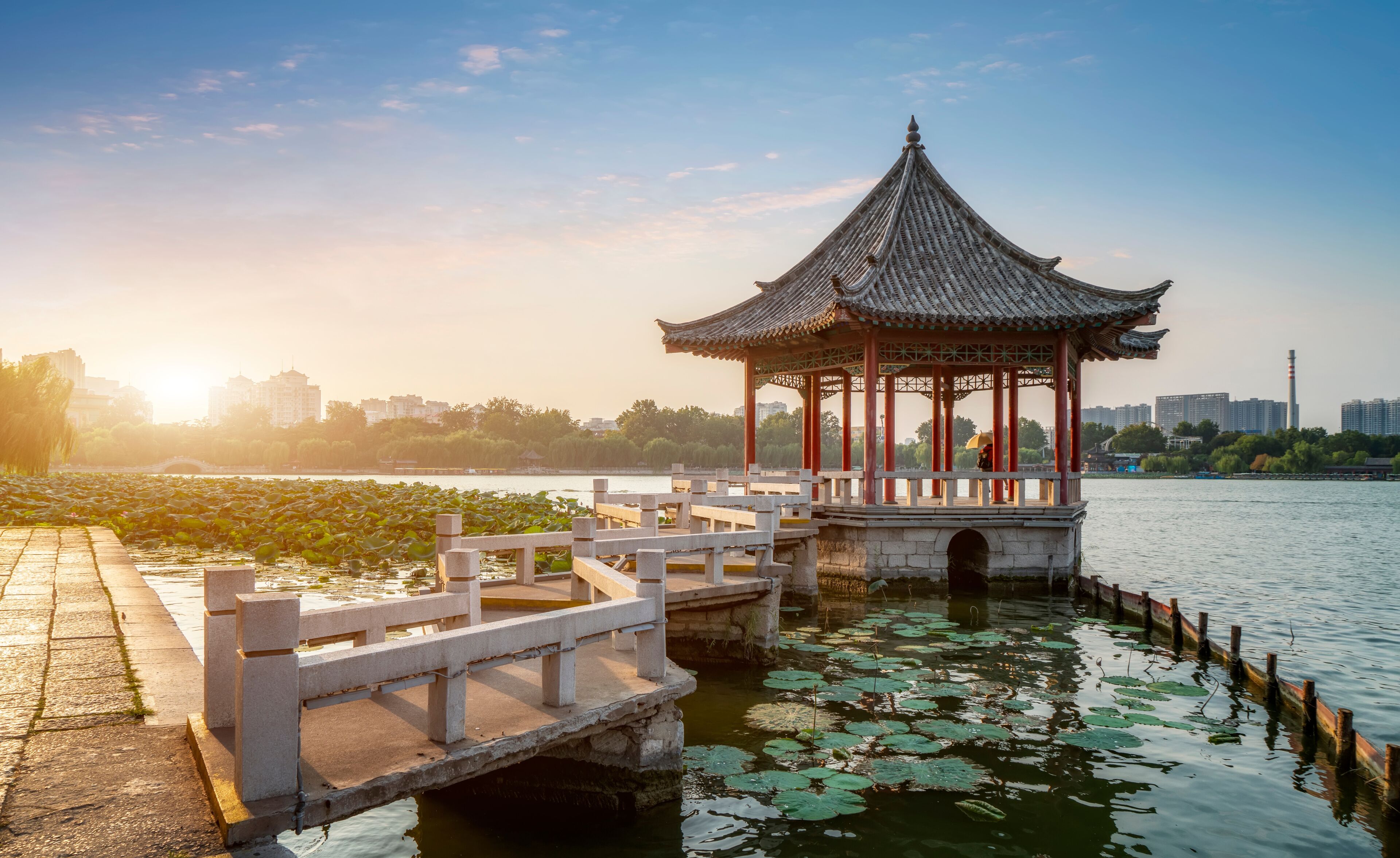 Ancient architectural landscape of Daming Lake Park in Jinan..