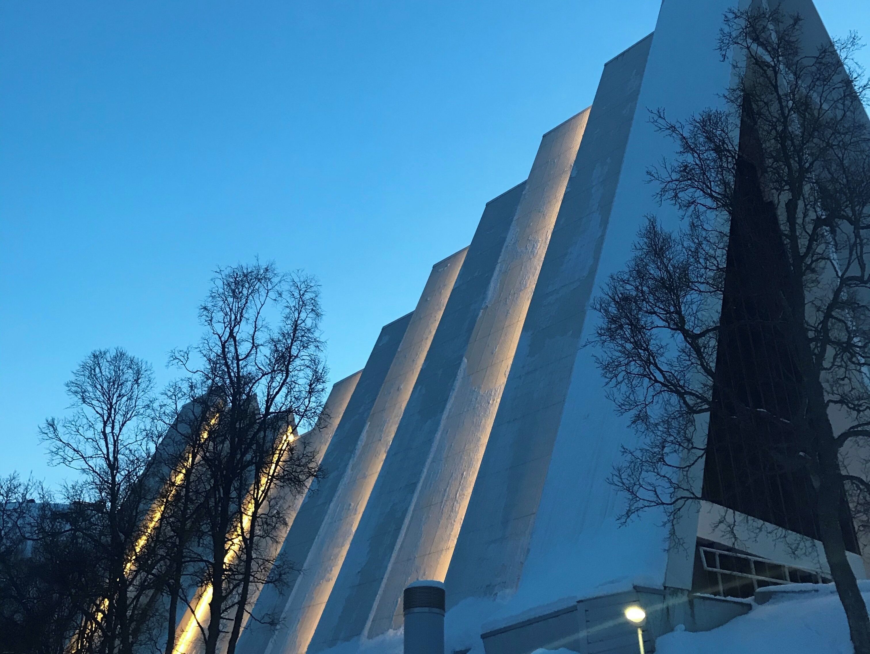 Arctic cathedral Tromsø.. at dusk which is 14:00 at this time of year. Beautiful and distinctive building set opposite the Tromsø waterfront
#trovember