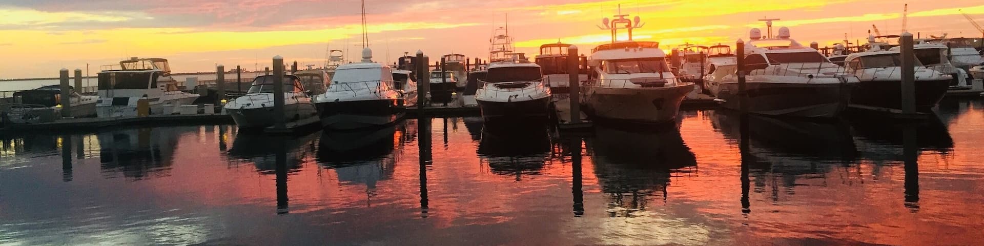 Mother natureâs putting on a show tonight! Gorgeous sunset at Westshore Yacht Club in Tampa, FL.
#LifeAtExpedia #westshoreyachtclub