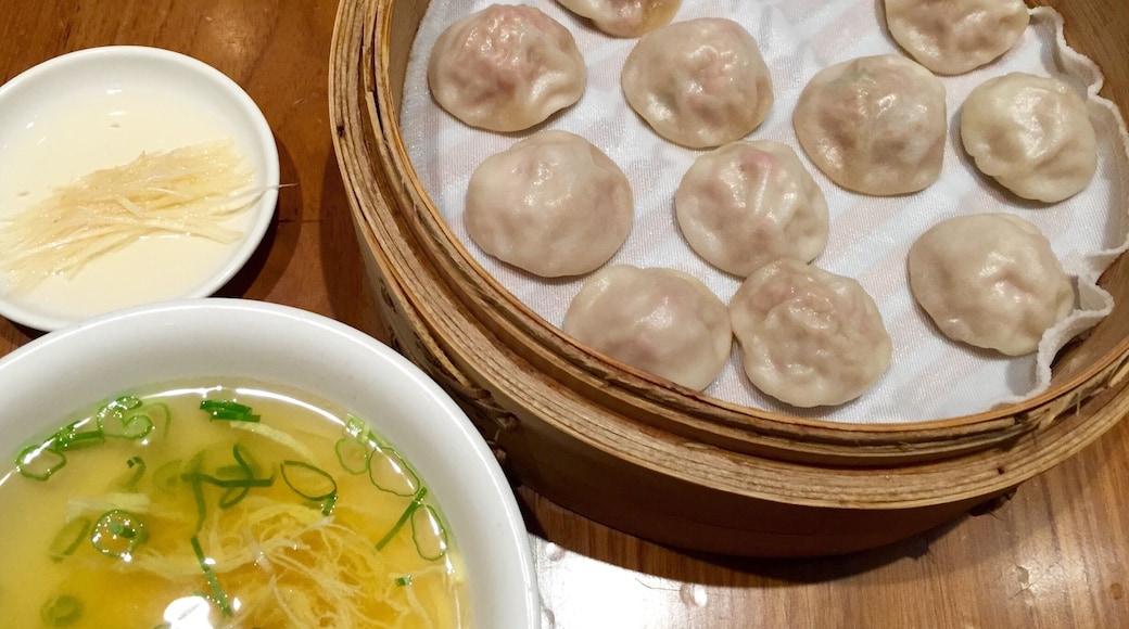 Be an early bird and be at this restaurant at 10 in the morning on the weekend to avoid the hour long queue. Do order the soup dumpling that is served with a bowl of soup. Put the hot dumpling in the spoon, add some soup into the spoon and top with the vinegar ginger, just heavenly! This dumpling is smaller than the regular xiao Lon bao and serving with soup is a very traditional way and rarely done this way these days. This soup dumpling is only available at din tai fung from 10:00 to 11:30 on the weekends.