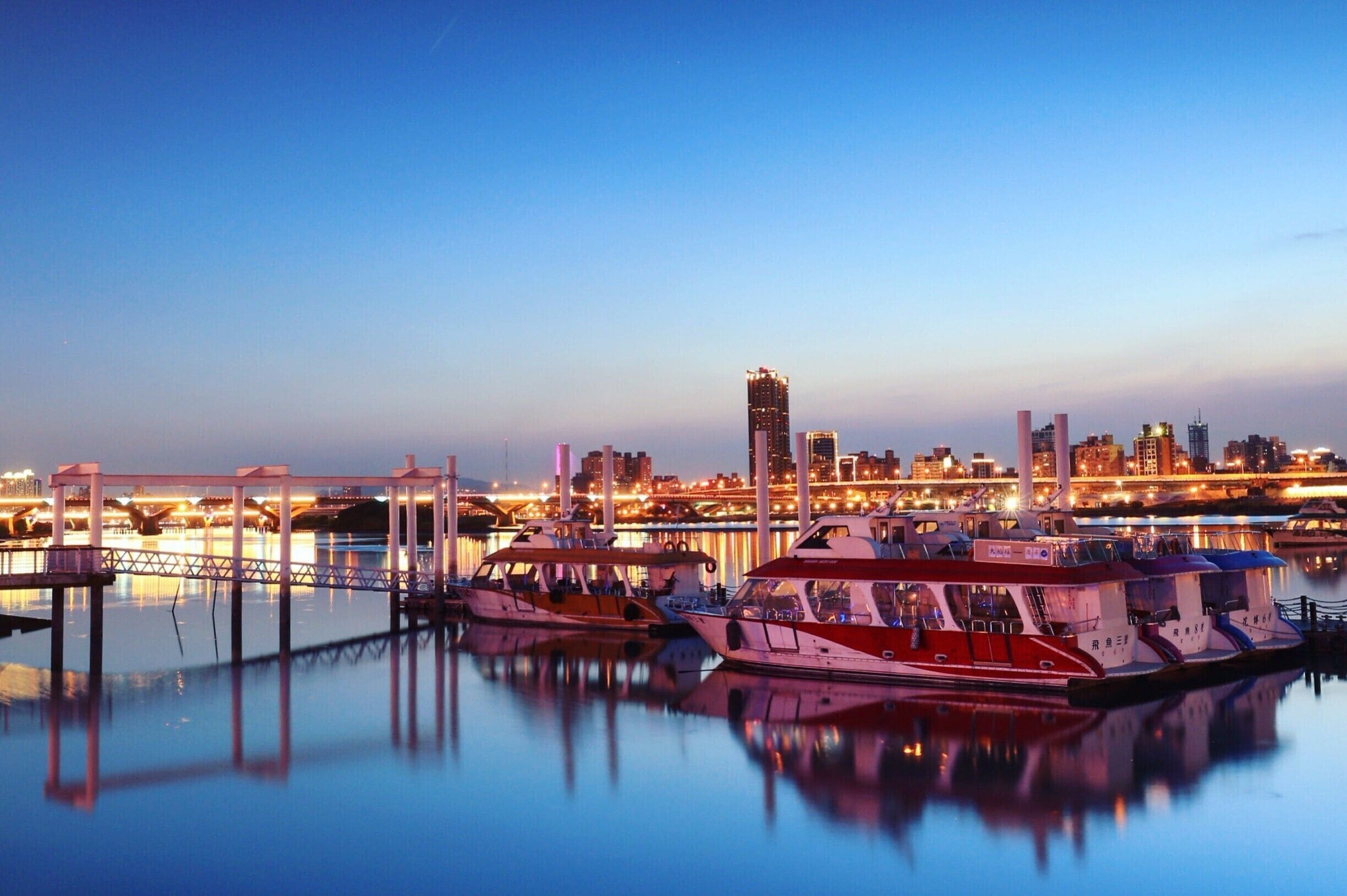 - -
#Dadaocheng #DadaochengWharf #Taiwan #asia #iseetaiwan #island #taipei #amazing #nightscape #nightview #amazingtaiwan #reflection #river #riverside #riverbank #Bridge #cityscape #cityview #landscape #nighttime #nightshot #nightboat #nightboating #nightlights #nightriver #color #sky #cityscape #sunset #igerstaiwan #travel