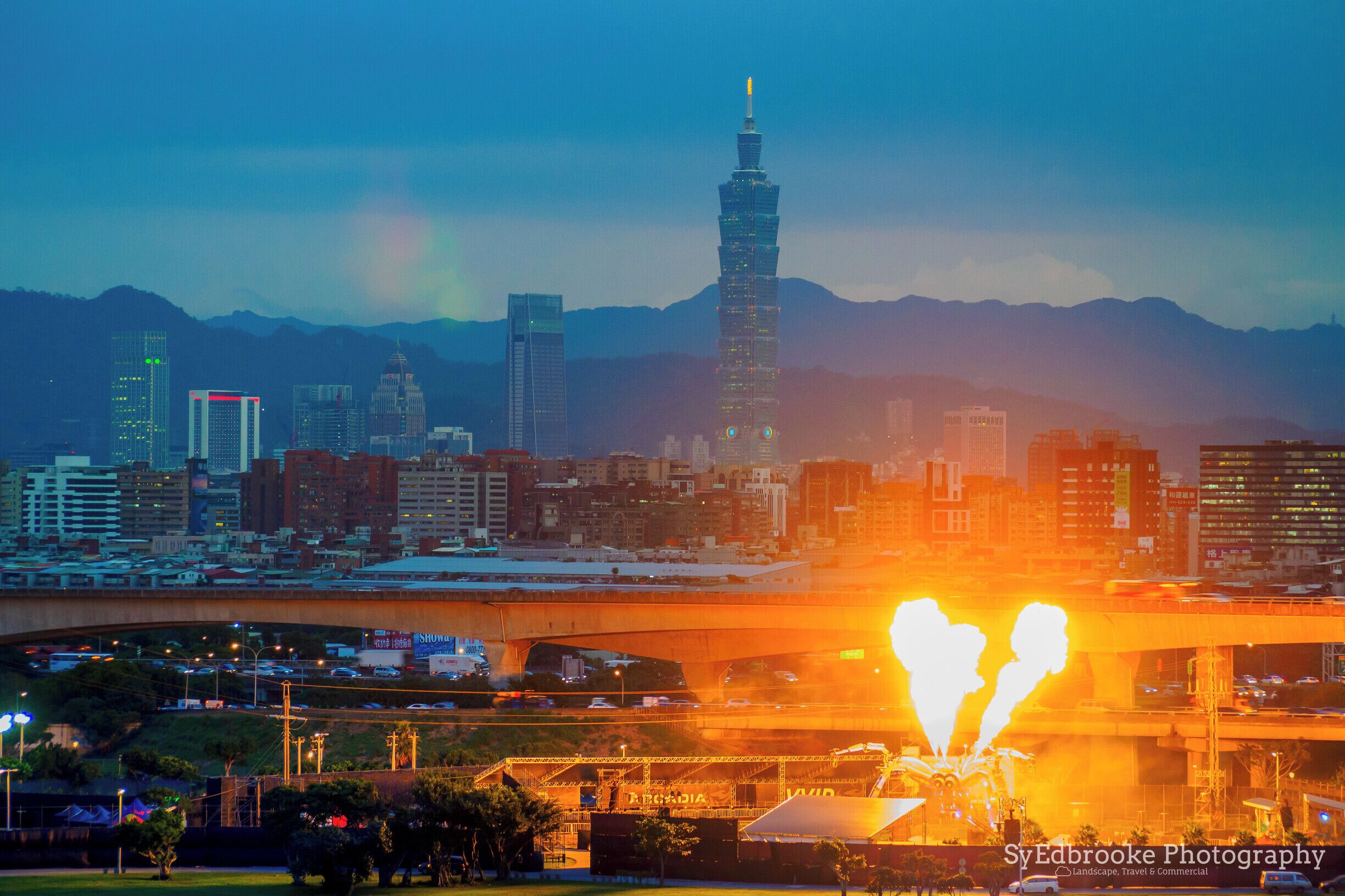 For this one I remember rushing 20 mins down from the Arcadia site to grab a taxi. I was rushing against time in order to get a better scale of set and flame throwers against the skyline! Hopefully it captures the amount of work that goes into the show! #BvsCities