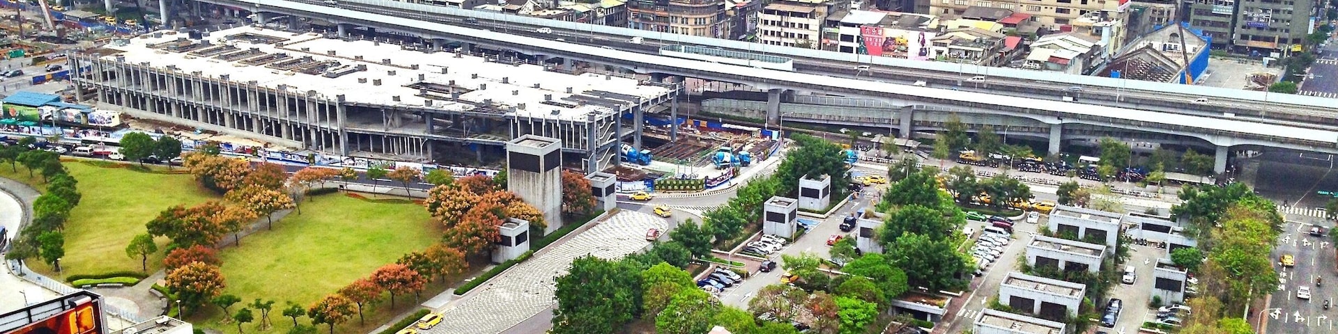 Looking down to City Centre of Taipei City (臺北市) from my hotel room. Taipei City is the capital city of the Republic of China (commonly referred to as Taiwan (臺灣),it is amazing modern city with lots of historical attractions, numerous night markets, shopping districts, as well as cultural amenities like modern coffee houses, museums, and fantastic nightlife.
#Taiwan #Taipei #TaipeiCity #CityCentre #AboveItAll #capital