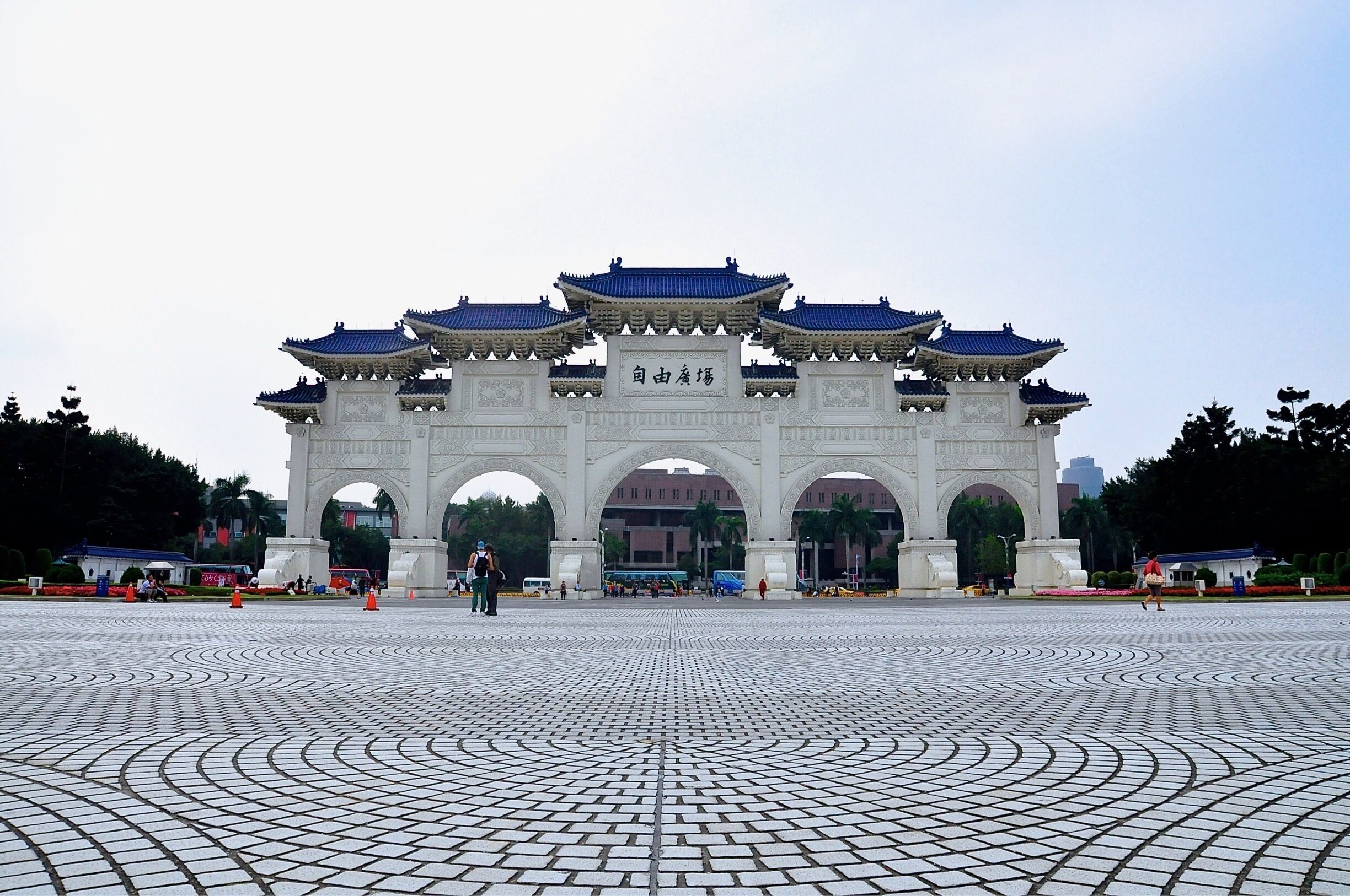 Gate of Great Centrality and Perfect Uprightness (or The Gate of Liberty Square 自由廣場牌樓) - its the greatest monument and landmark in Taiwan. This grand historical gate with 5 archways is located in the heart of Taipei, the capital of The Republic of China (Taiwan).
#Taiwan #Asia #Taipei #gate #architecture #square #monument #perspectives #TroveOnTuesday