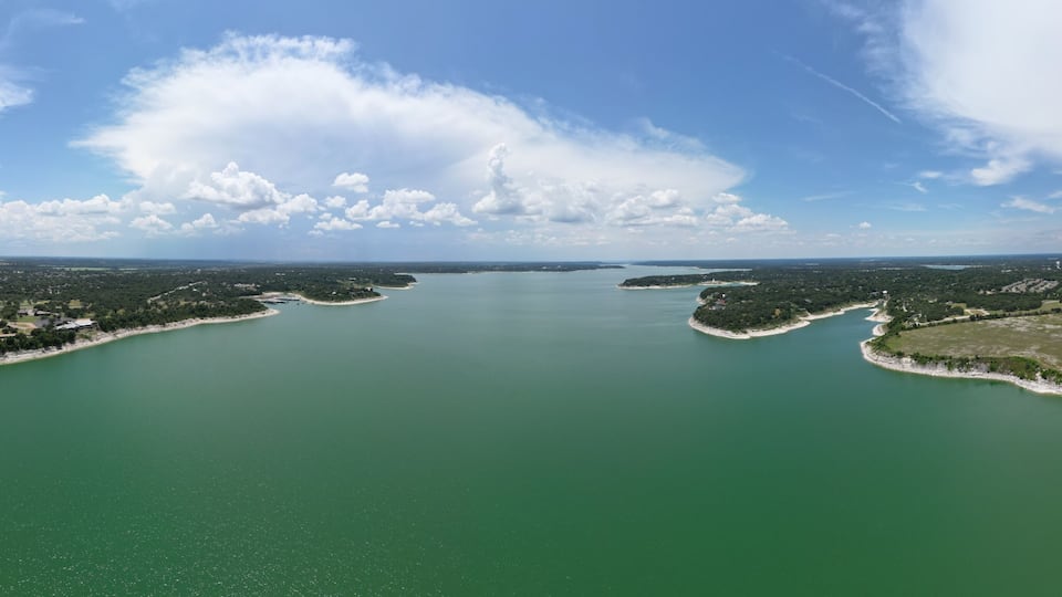 Belton Lake is a U.S. Army Corps of Engineers reservoir on the Leon River in the Brazos River basin, 5 miles (8 km) northwest of Belton, Texas.