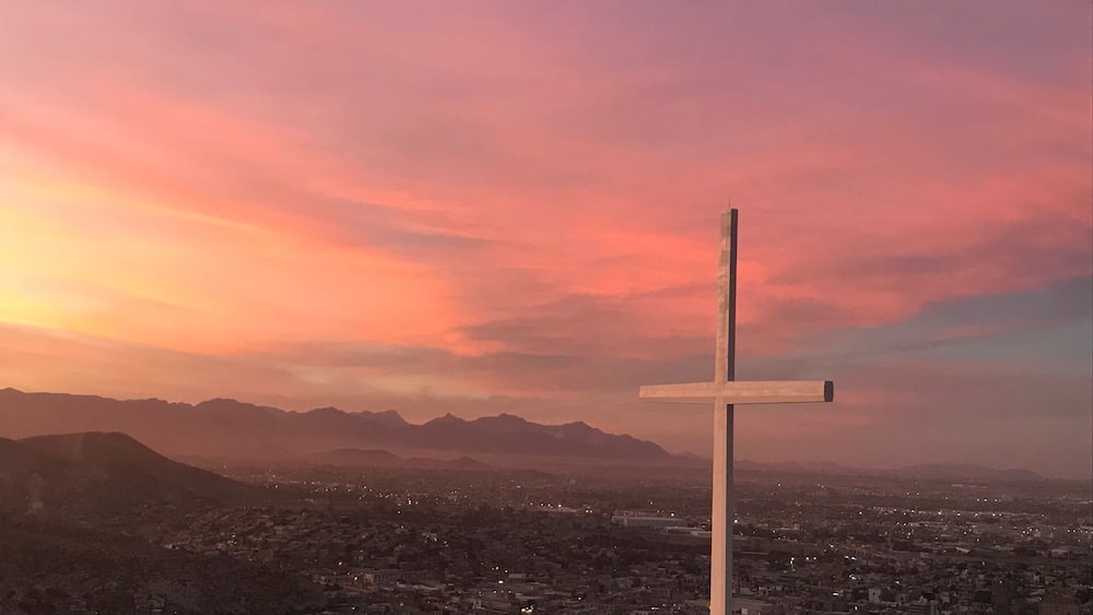 The desert sky, dramatically hopping from one color to another, in Northern Mexico. Yellow, blue, purple, pink, and red; a masterpiece with a blessing.
#torreon #coahuila #mexico #sunset #lifeatexpedia #sky #cross #cityscapes #panoramicviews #red #goldenhour