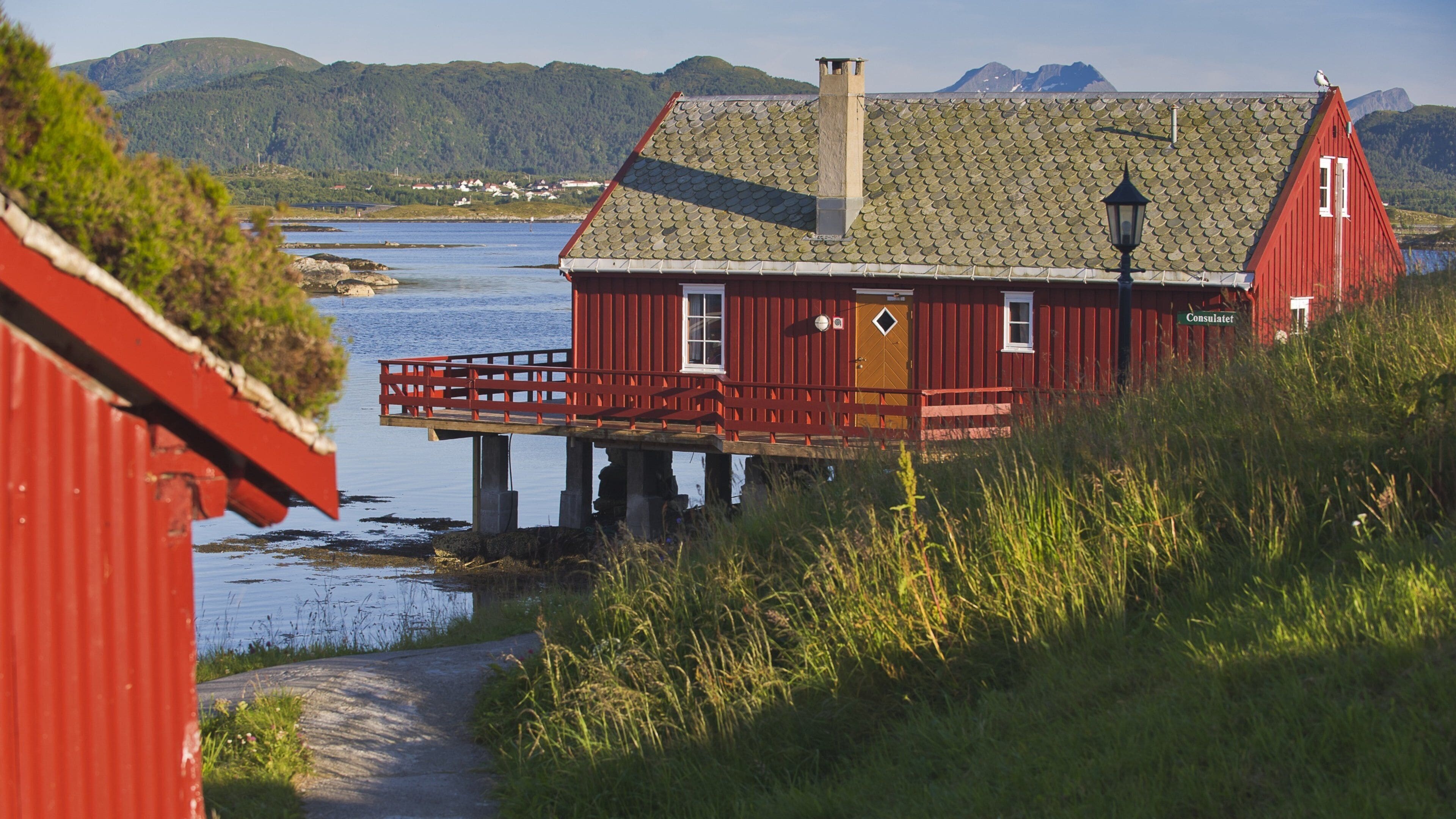 Trondheim showing heritage architecture, a house and general coastal views