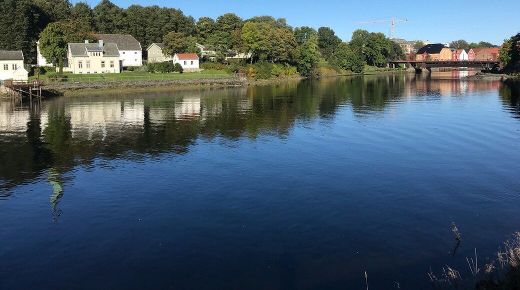 Nidelven and Nidarosdomen in Trondheim
#trondheim #trøndelag #nidelven #nidarosdomen #norway #LifeAtExpedia