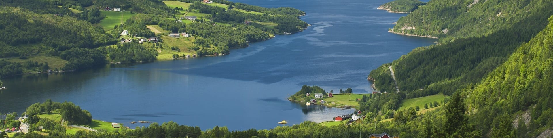 Trondheim caracterizando paisagens litorâneas, montanhas e paisagem