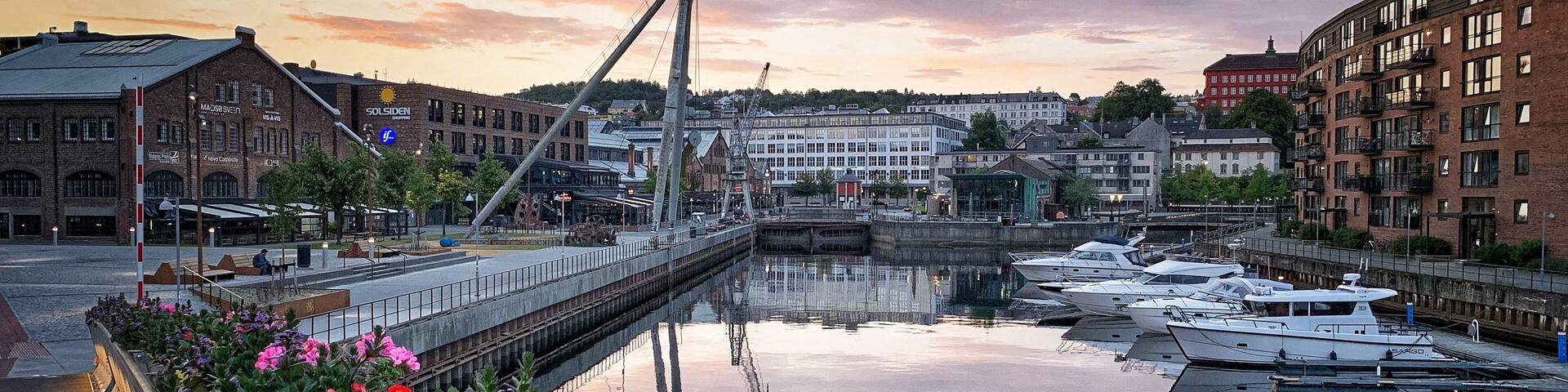 Nordic summers are great & awful at the same time (if you’re a light sleeper who can’t sleep when it’s sunny out) but sure will give you an opportunity to photograph beautiful sunrises at 3-4am! 😂