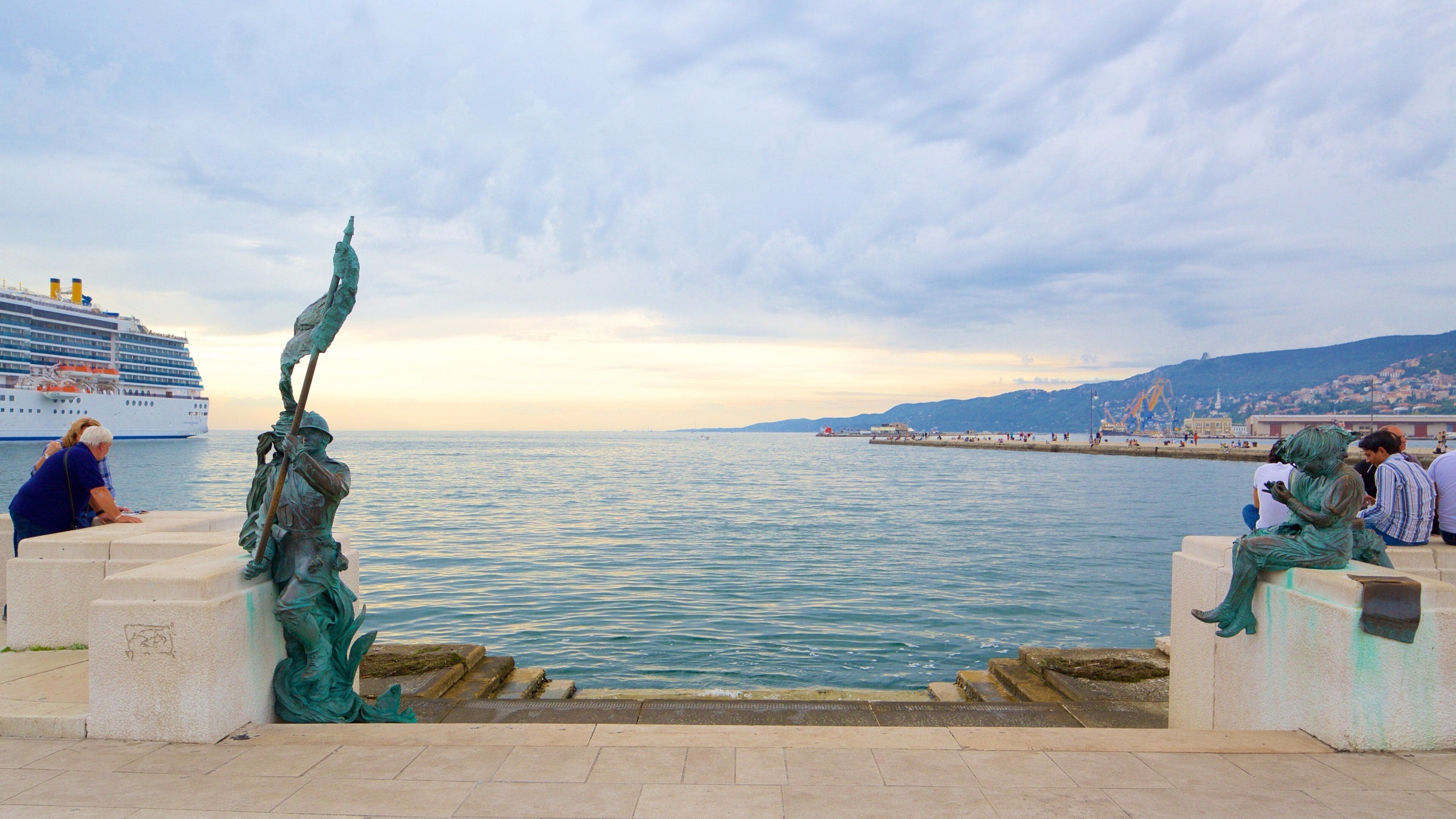 Trieste showing a statue or sculpture and general coastal views