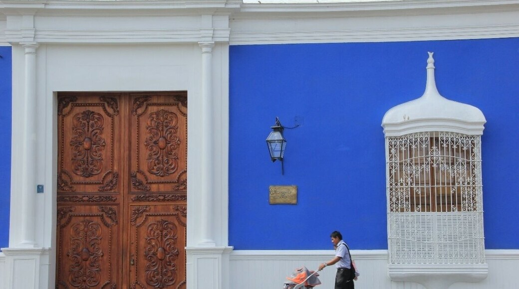 Trujillo contains some remarkably well-preserved beautiful colonial buildings with imposing doorways, large decorative windows and balconies, and colourful facades. #blue
To read more about Trujillo (and to see lots more photos like this one), please head over to my blog via the following link:
http://galloparoundtheglobe.com/colourful-colonial-buildings-trujillo/