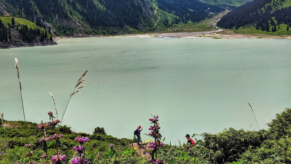 A trip to Almaty, Kazakhstan isn't complete without a day trip to Big Almaty Lake. Wear layers as the lake is over 8000 ft above sea level (2511m) and can be cold or hot depending on the quickly changing weather. Bring a picnic and enjoy the mountain scenery!
#mountains #kazakhstan #lake #travel #nature