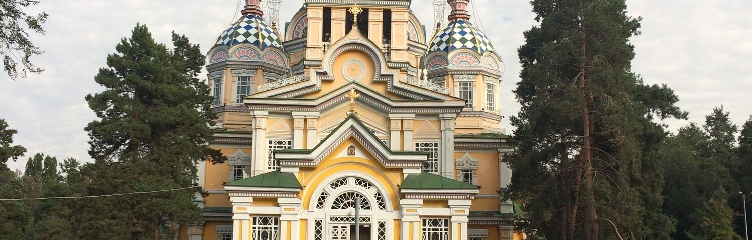 Located in one of the many parks of the very green city Almaty you find this beautiful church. Almaty seems to me like a very pleasant city to live in, beautiful mountains and nature nearby and a very nice atmosphere.