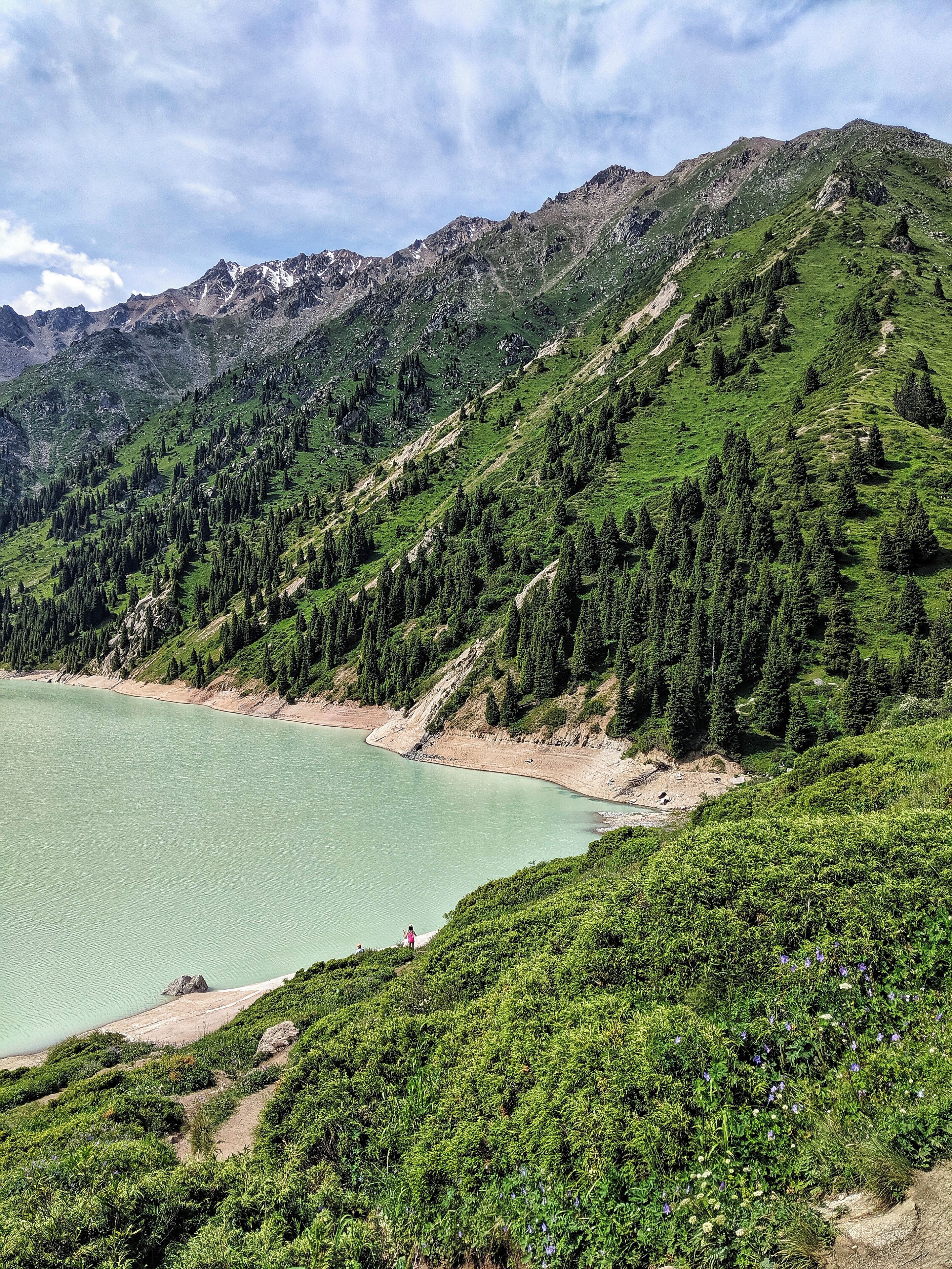 Big Almaty Lake is so close to the city that you can take a taxi! Beautiful views, hikes, and picnic spots all around the area
#adventure #nature #greatoutdoors
