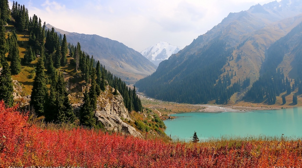 Big Almaty lake. Duration 1 day
It is located 18 km from the city of Almaty and it gives an excellent opportunity to see a beautiful mountain gorge in one day. Take a walk along the path among the coniferous forest through three mountain glades and drive up to the height of the glaciers to 3300m. above sea level.
The walk takes about 2 hours.
Undoubtedly, Lake Big Almaty is very beautiful, but only if you are lucky to see the high water level and the color of the lake will not change because of precipitation or water flows. Plus at the end of the program you can visit a unique show of hunting birds, which is held in the same gorge.