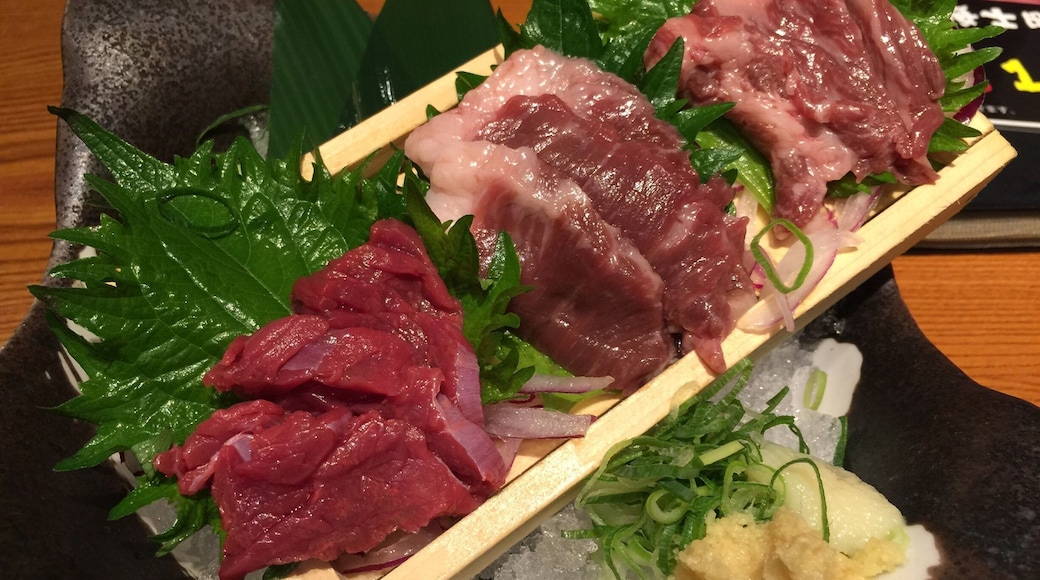 First time I tried it was at Divers City in Tokyo. This is second time and tasted slightly better. It is far from my favorite sashimi.
While the French loves Foie Gras, the Peruvian guinea pig, the Chinese shark fin, the Japanese raw fish, this is one meat as far as I know only found in Japan. It's horse meat! I know, unthinkable. Not to mention it is raw! It is not even expensive. Frankly, I don't get it
#delicious