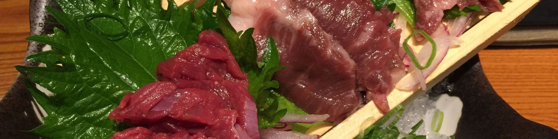 First time I tried it was at Divers City in Tokyo. This is second time and tasted slightly better. It is far from my favorite sashimi.
While the French loves Foie Gras, the Peruvian guinea pig, the Chinese shark fin, the Japanese raw fish, this is one meat as far as I know only found in Japan. It's horse meat! I know, unthinkable. Not to mention it is raw! It is not even expensive. Frankly, I don't get it
#delicious