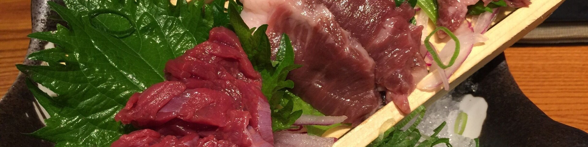 First time I tried it was at Divers City in Tokyo. This is second time and tasted slightly better. It is far from my favorite sashimi.
While the French loves Foie Gras, the Peruvian guinea pig, the Chinese shark fin, the Japanese raw fish, this is one meat as far as I know only found in Japan. It's horse meat! I know, unthinkable. Not to mention it is raw! It is not even expensive. Frankly, I don't get it
#delicious