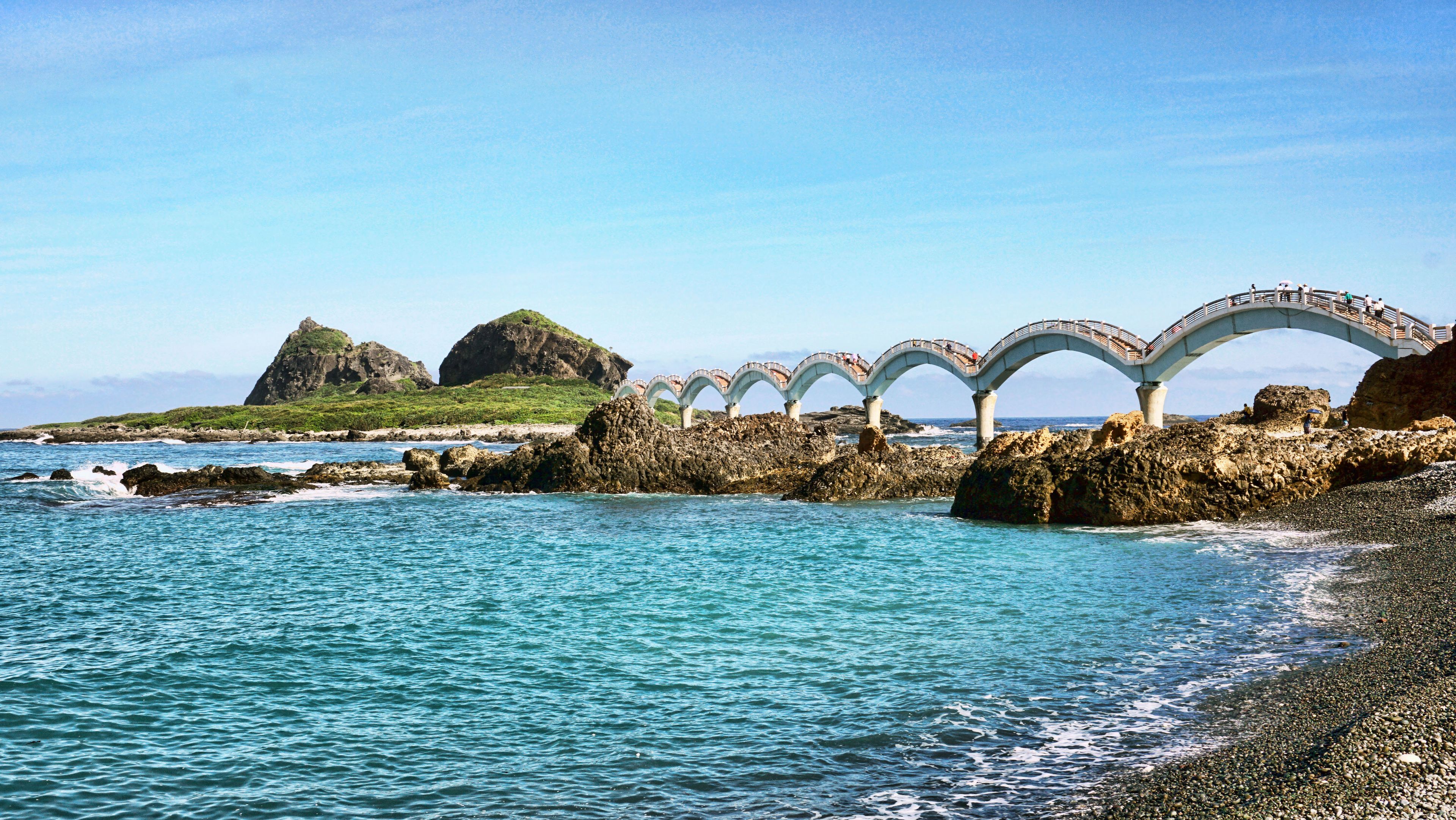 Sanxiantai Dragon Bridge.