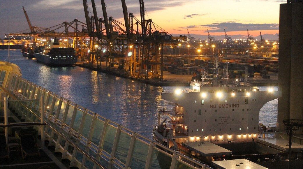 Our cruise ship, Azura, sets sail for Barcelona to an Autumn sunset.
#alicante #cruise