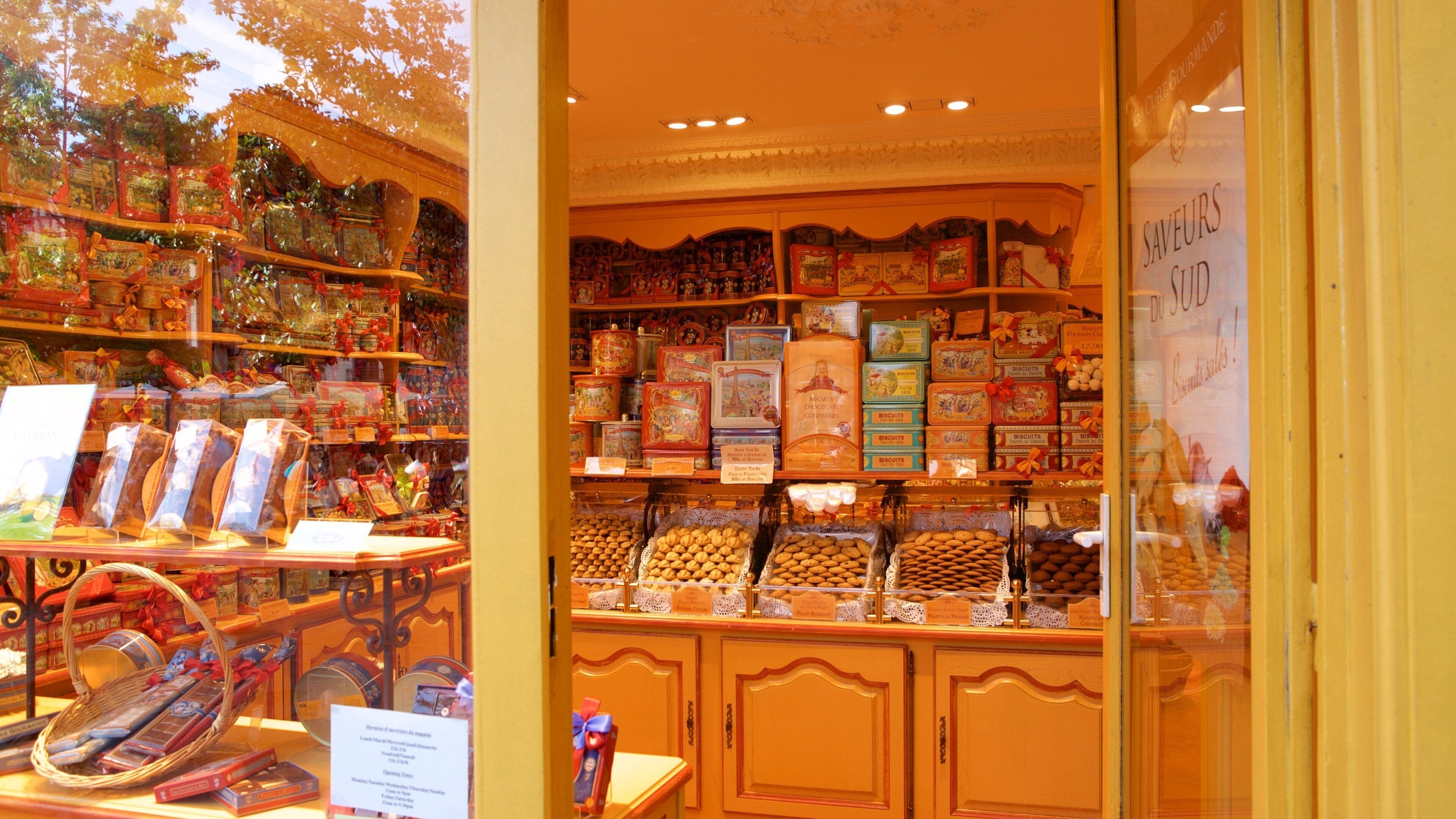 Tours showing shopping