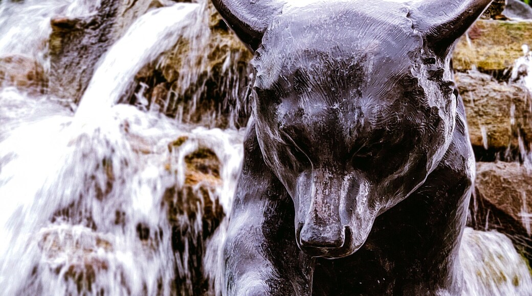 A very nice and long trail, full of animal statues and this beautiful water fountain.