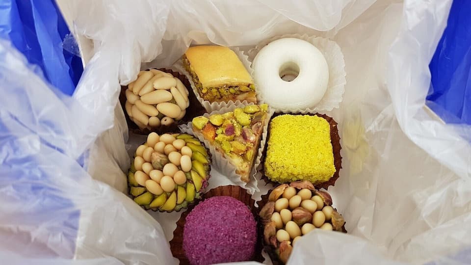 Random sweet shop we happened to pop into, with some interesting looking sweets for sale. We asked for a mix and ended up with these, all of which were excellent.
#sweets #dessert #tunis