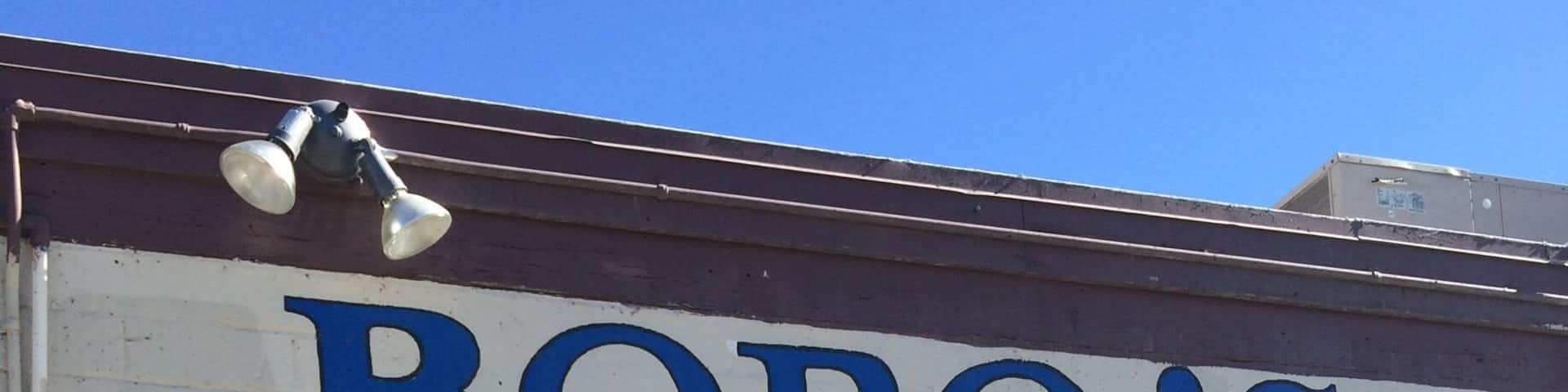 Some amazing cheap breakfast all the college kids at U of A come here. Giant pancakes and some very good omelettes come give it a try.