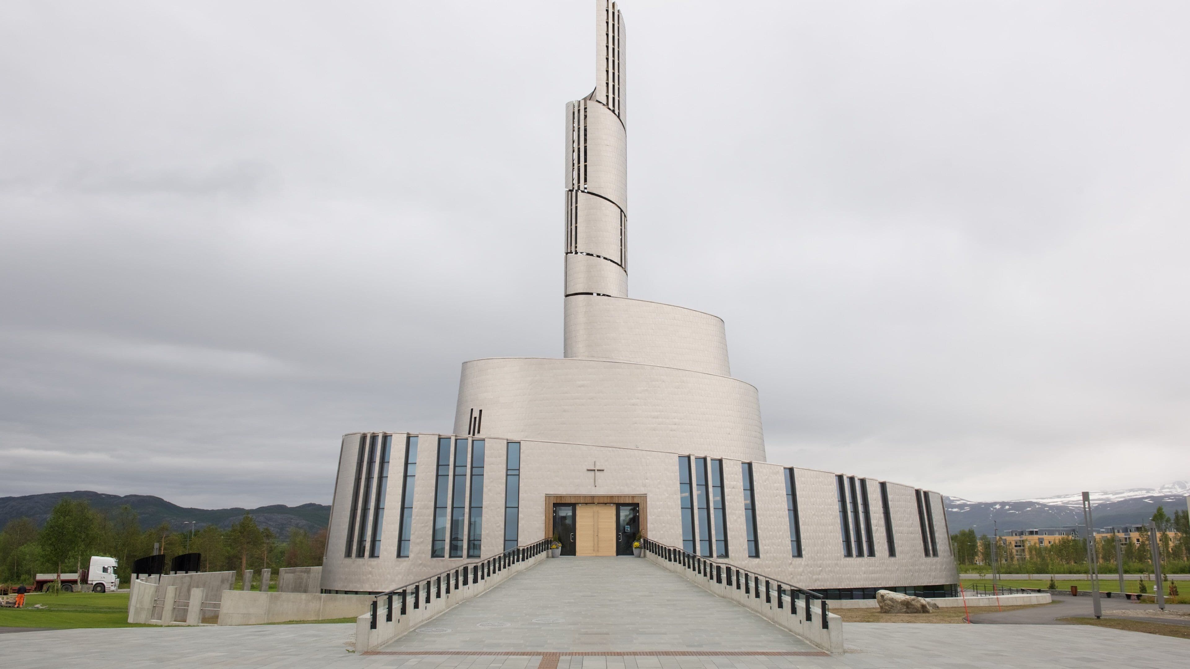 Alta che include architettura moderna