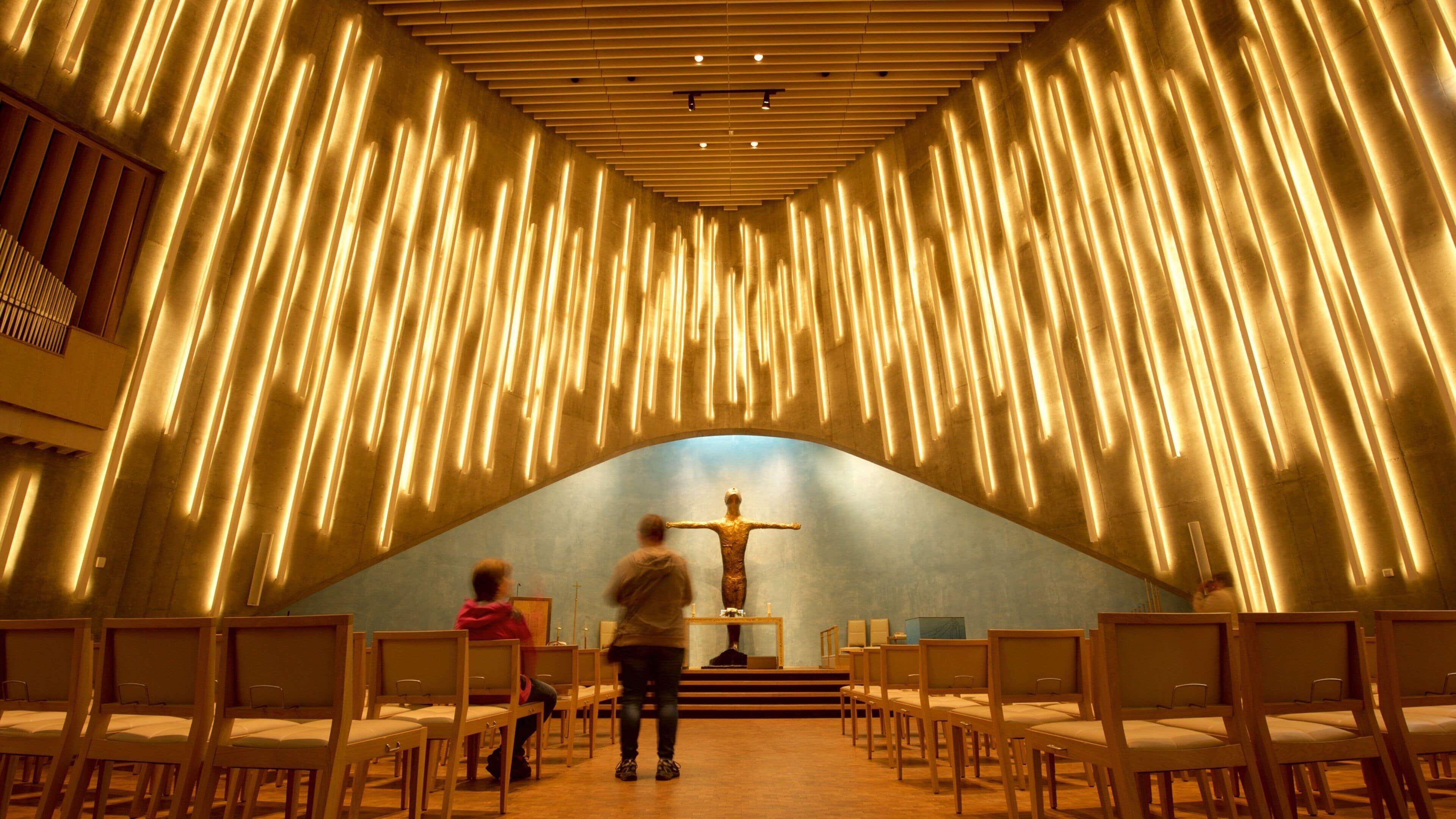 Alta showing religious elements, interior views and a church or cathedral