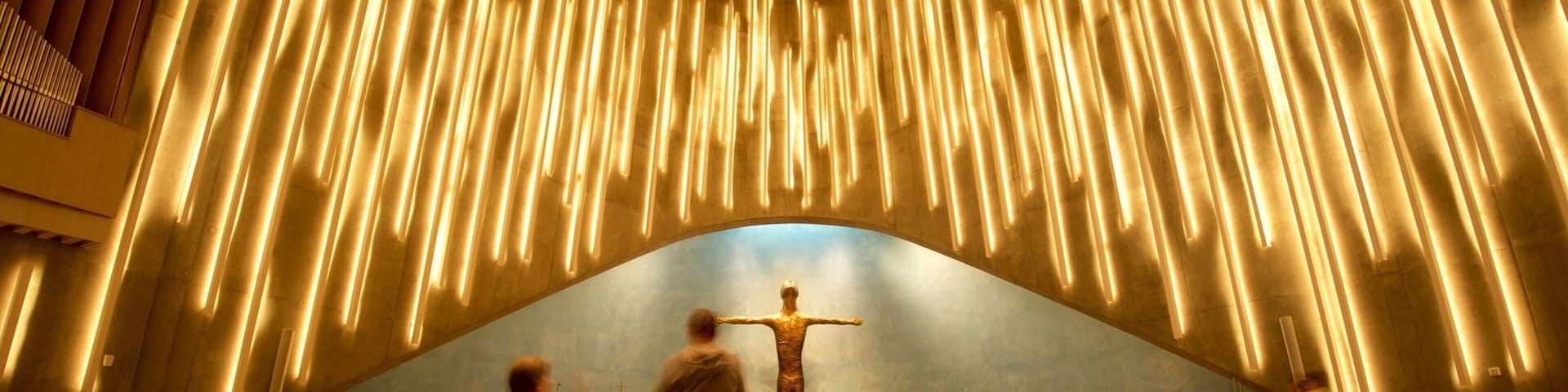 Alta showing religious elements, interior views and a church or cathedral