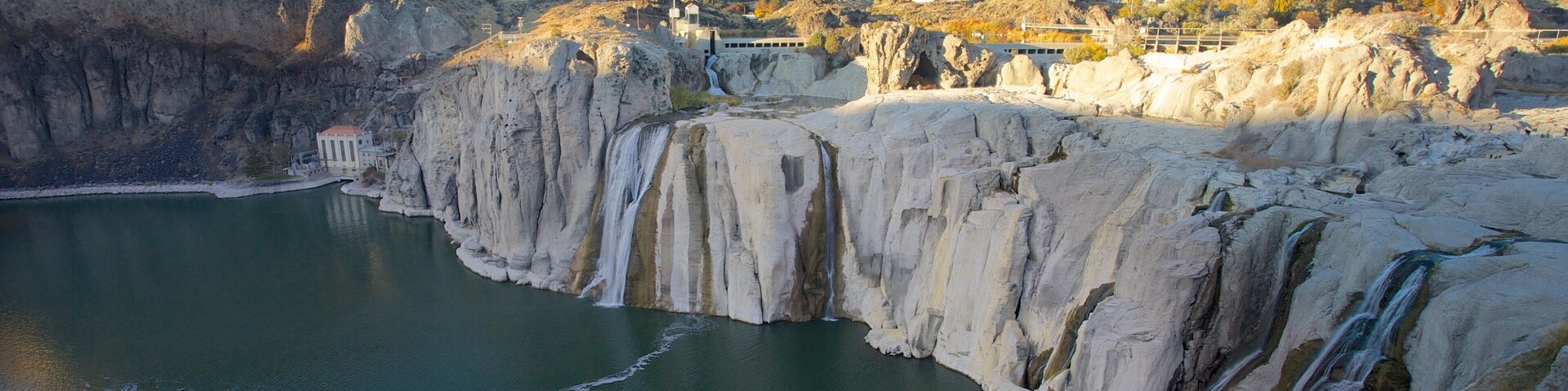 Twin Falls mostrando una garganta o cañón y un río o arroyo
