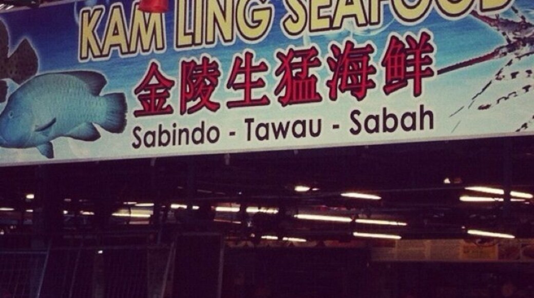 I was told by the locals this is the better restaurant among all on this street.