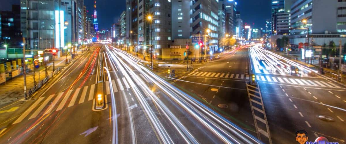 Tout près de la station de Shinagawa à Tokyo, se trouve un pont piéton qui vous permettra de prendre des photos sympa avec la Tokyo Tower en fond.