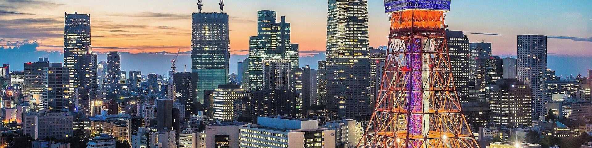 This is taken during the sunset on 33/F The lounge of the Tokyo Prince Park Tower Hotel. You have to make reservation in advance to get the best position to take this shot. #colorful
#AboveItAll
