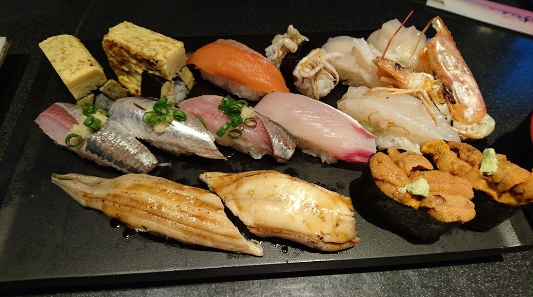 And yes, morning walk through Tsukiji Market. I love salmon best!