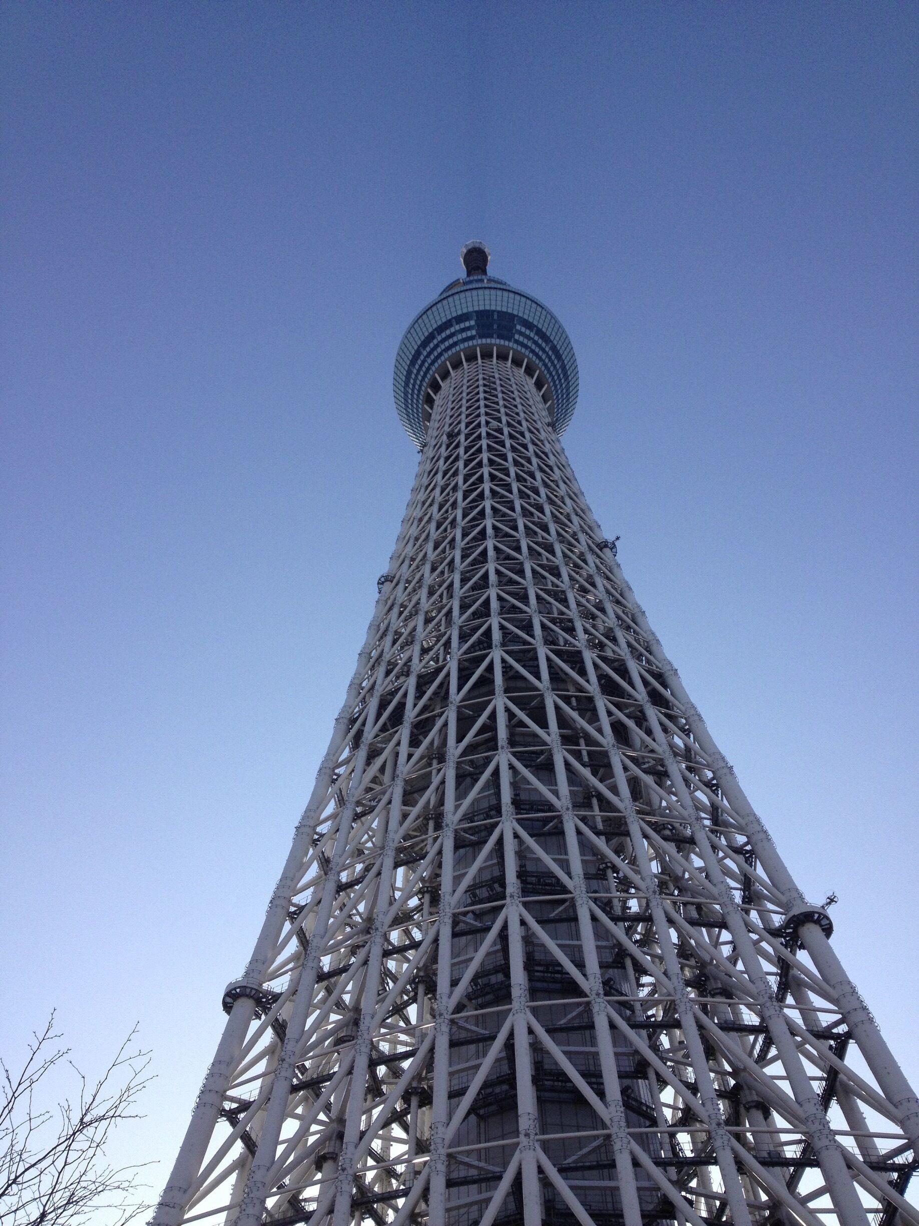 Go up to the sky of Tokyo at 450 meters tall. Then, you see the amazing miniature Tokyo below your eyes as well as huge vista of blue sky.

Speaking of a impression of tower design, I felt the Tokyo Skytree urbanized and  cool, compared to heart-warming for the Tokyo Tower.

#Blue
