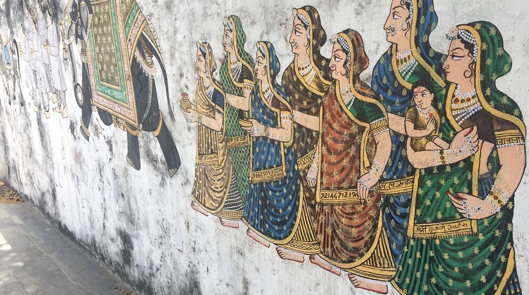 Some wall art in the middle of the Cenotaphs.
