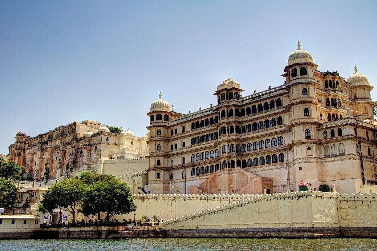 Just part of a massive palce complex in the heart of Udaipur, the palace has mostly been turned into a museum on the inside.

To get this view, take a boat trip out onto the lake, boats are available from within the palace complex (but you have to pay to get in before you even pay for a boat ticket), for a short trip around the lake for the very reasonable price of 200Rs, head to the docks at Lal Ghat.

#architecture