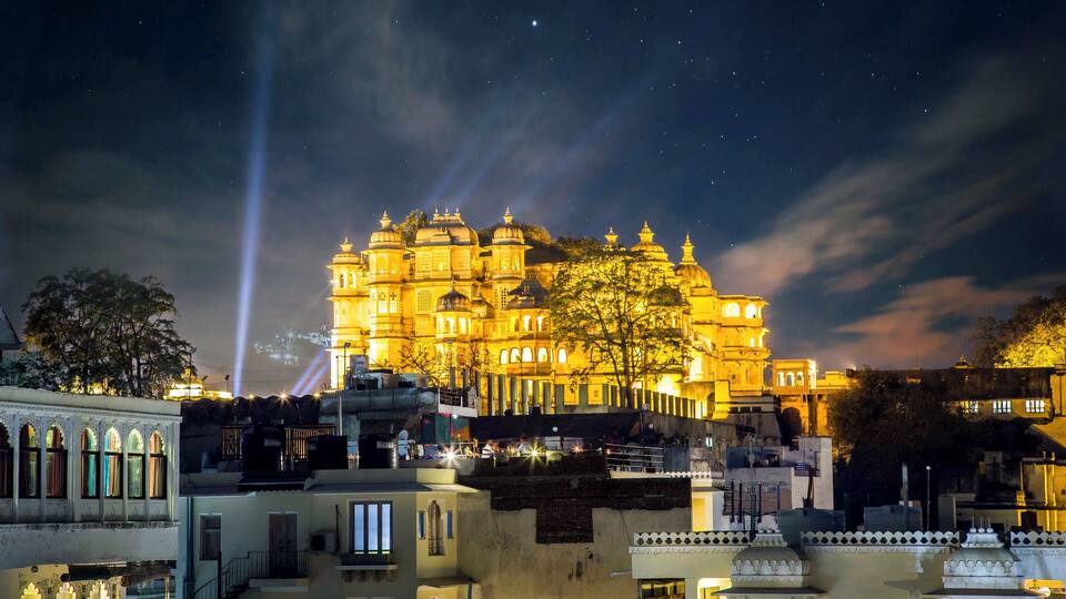 located on the eastern banks of Pichola lake the Udaipur city palace is an example of the splendor enjoyed by the rulers of Mewar in the 16th century
#history
