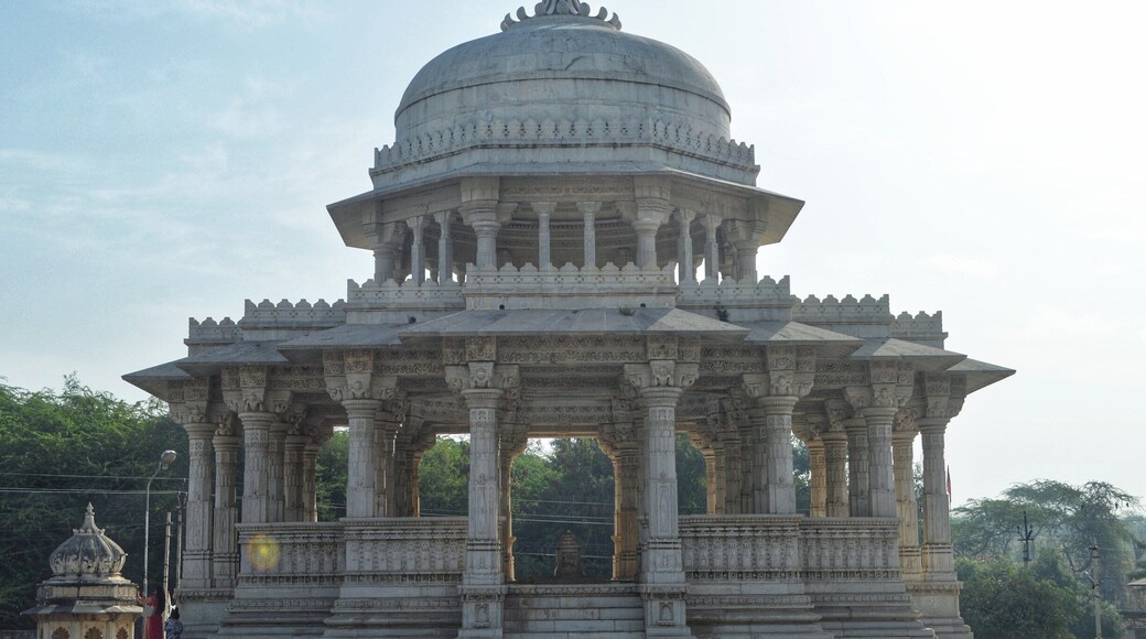 Not everyone knows about this place. But whatever places I visited in udaipur, this definitely stands out.