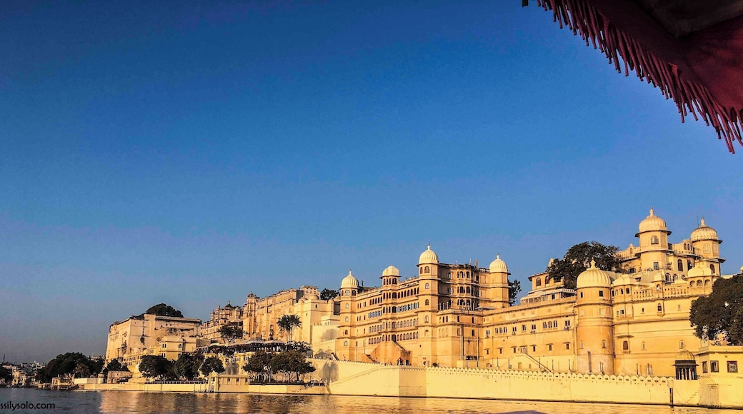 One of the most-visited tourist attractions of Udaipur is the City Palace. Its striking grandeur has already earned it the title of one of most beautiful places for destination weddings. ❤️
Of the many things I loved about Udaipur, the one topping the list was the City Palace. Now, a month later, I still cannot get over how stunningly grand it looked standing ashore the Lake Pichola. Despite the heavy tourist footfall, I’d recommend it to anyone visiting the city, particularly during the late afternoon, making way for a perfect evening at the lake beside.
#traveltales #citypalace #udaipur #rajasthan #india #solotravel #sassilysolo #canonshots #lakepichola #royalty #palaces