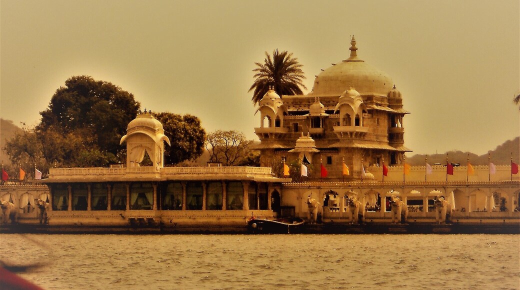 Majestic architecture in between Pichola lake!