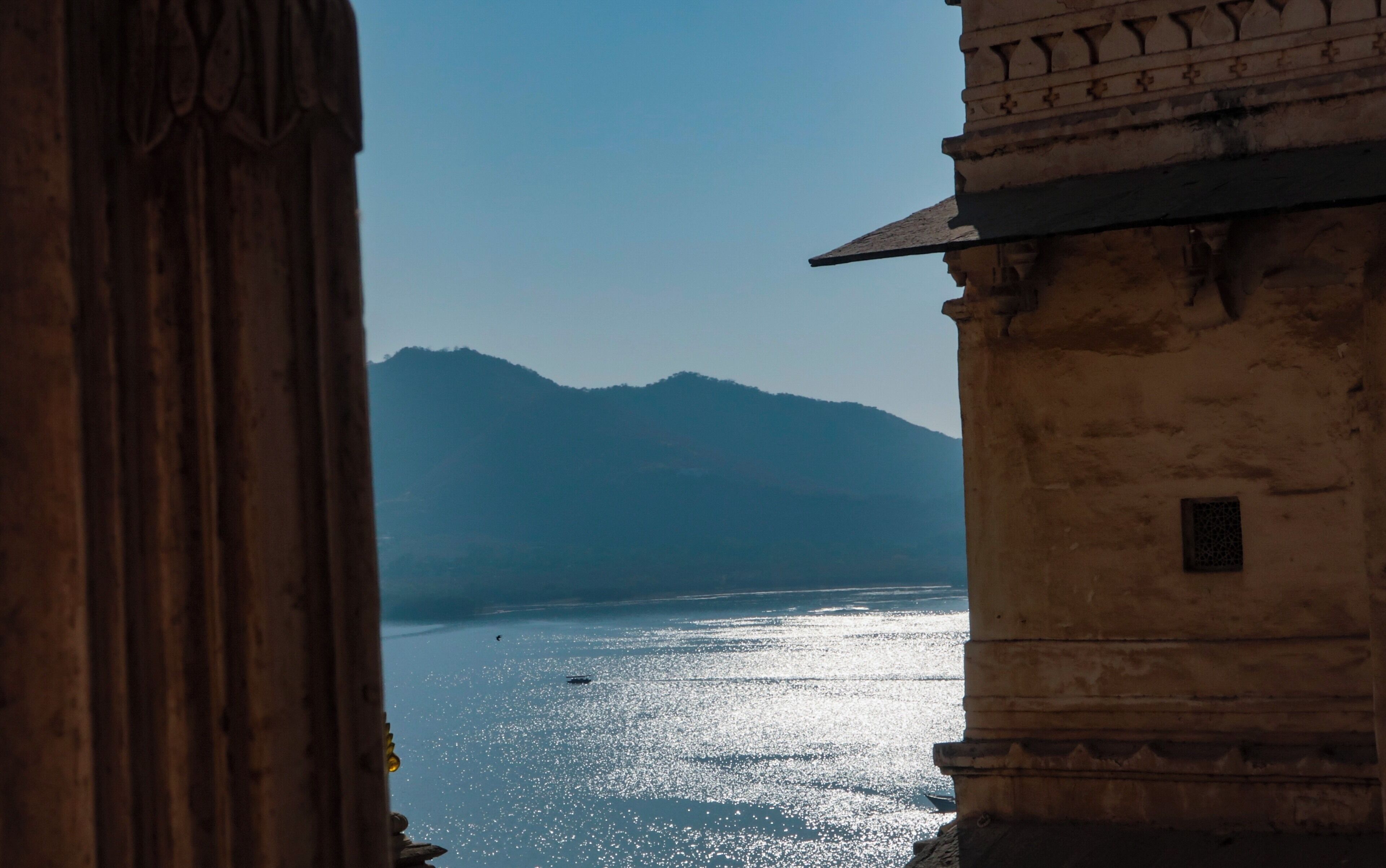 Not all pictures tell stories…. Some are just meant to be gazed at nostaligically.. 😌

📸: Canon GZ X Mark –II

📍: #citypalaceudaipur

#lakepichola #udaipur #rajasthan #cityoflakes #india #solotraveller #sassilysolo #photoframes #canonshots #TroverRT