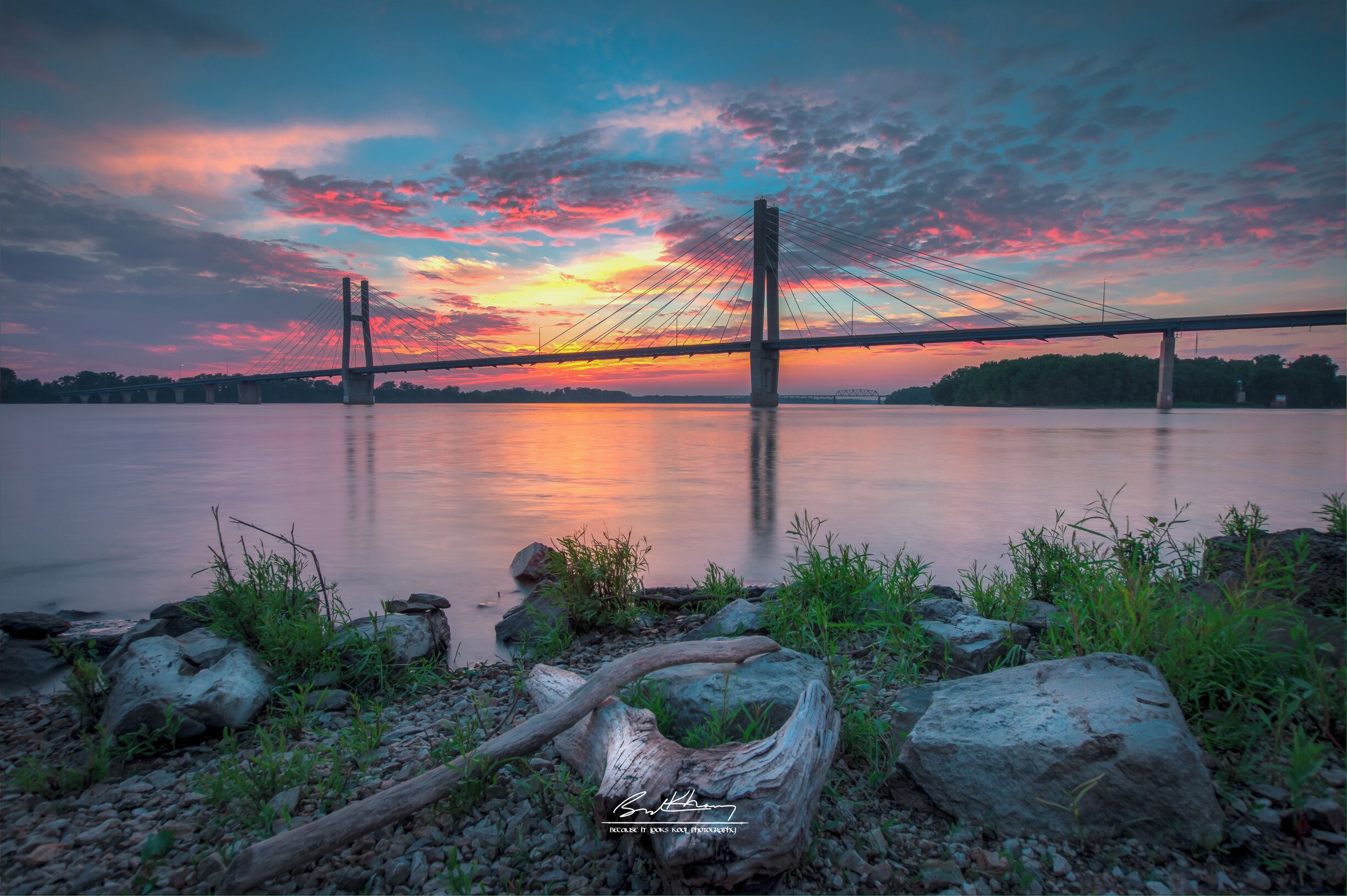 Sunset over the Bayview Bridge in Quincy, IL

#bvstrove