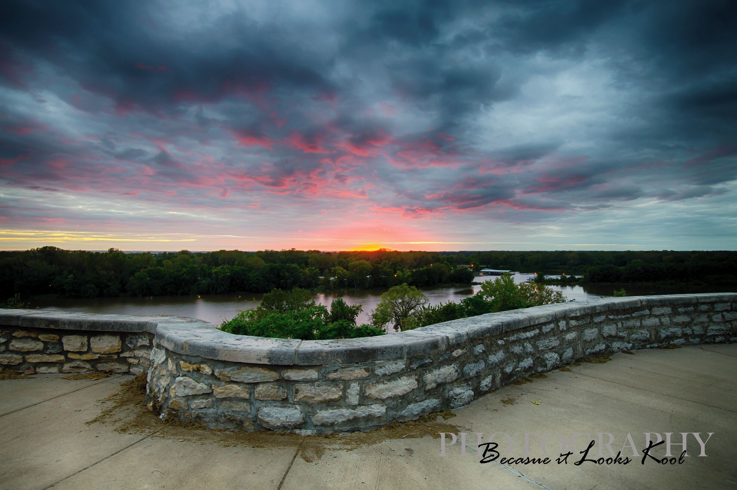 One of my favorite places to shoot sunsets is along this stone retaining wall at Riverview Park in Quincy, IL.

#InStone 