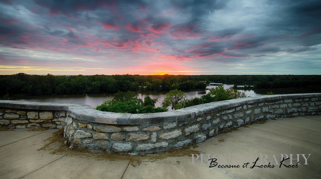 One of my favorite places to shoot sunsets is along this stone retaining wall at Riverview Park in Quincy, IL.
#InStone