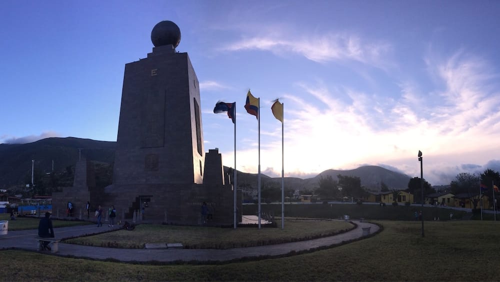 Mitad del mundo is the latitude zero line in ecuador. I get there a bit late (20 minutes before it closed) but I was lucky enough to catch the #goldenhour