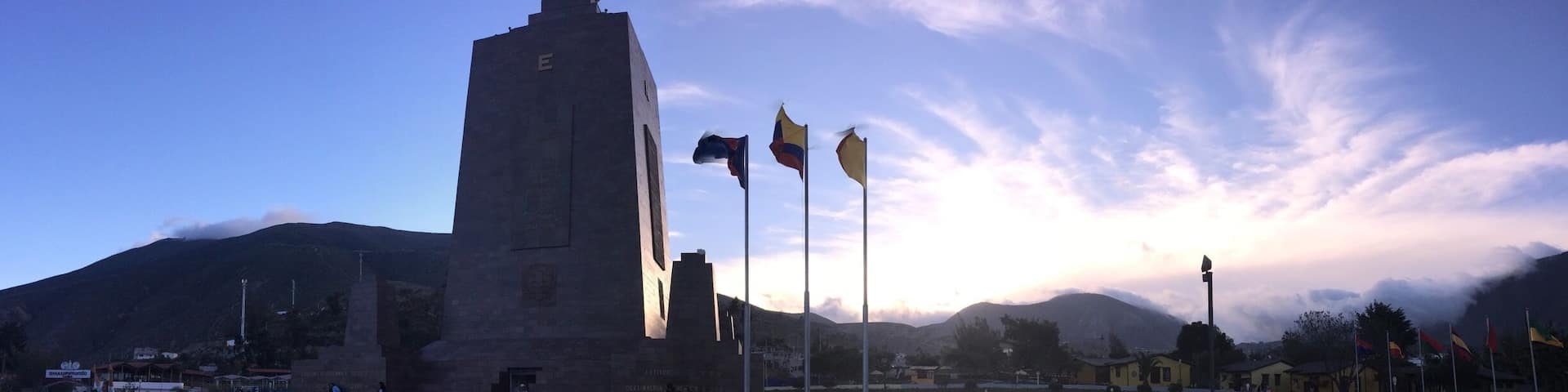 Mitad del mundo is the latitude zero line in ecuador. I get there a bit late (20 minutes before it closed) but I was lucky enough to catch the #goldenhour